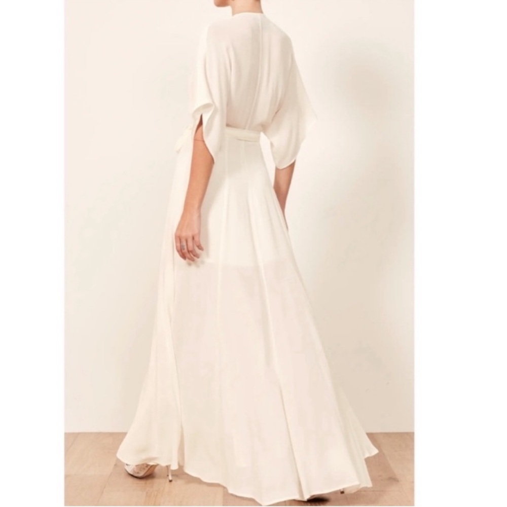 Reformation Ivory Winslow Maxi Wrap
Dress, NWT
Reformation
Size: M
$179 $398 - Picture 6 of 7